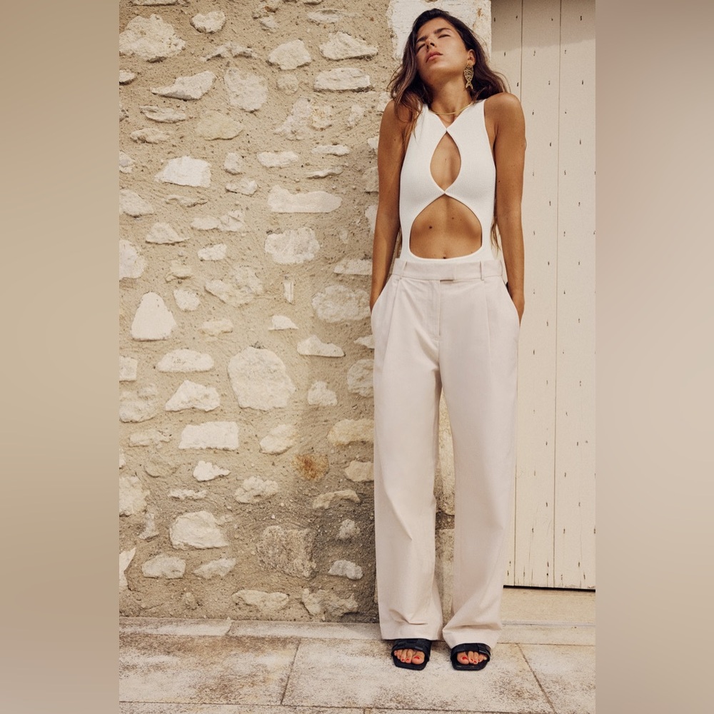 ZARA STRAIGHT CUT PLEATED PANTS